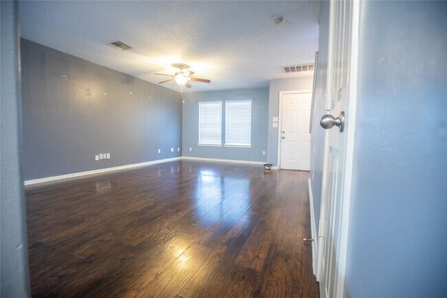 Photo - 8405 Comal St