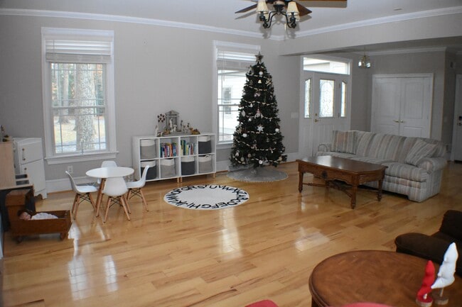 Photo - 2473 Canterbury Rd