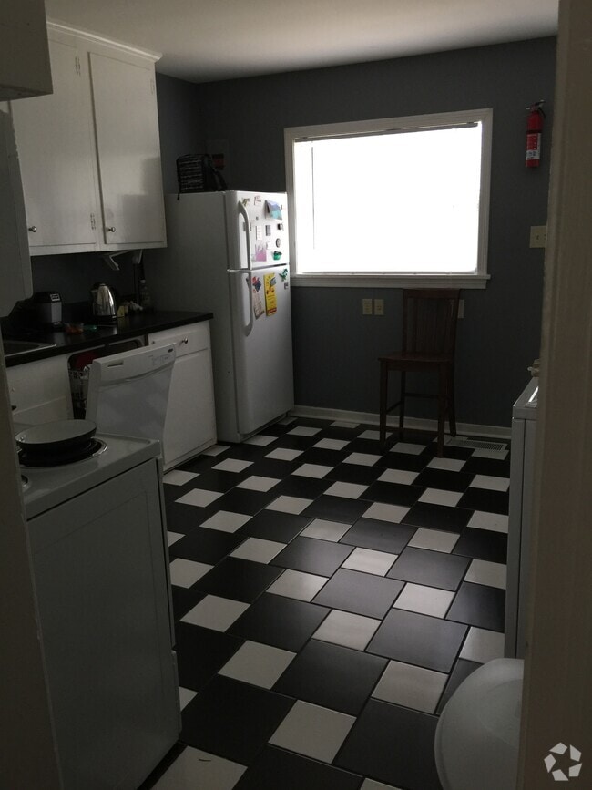 Building Photo - 1025 Meadowbrook Road Rental