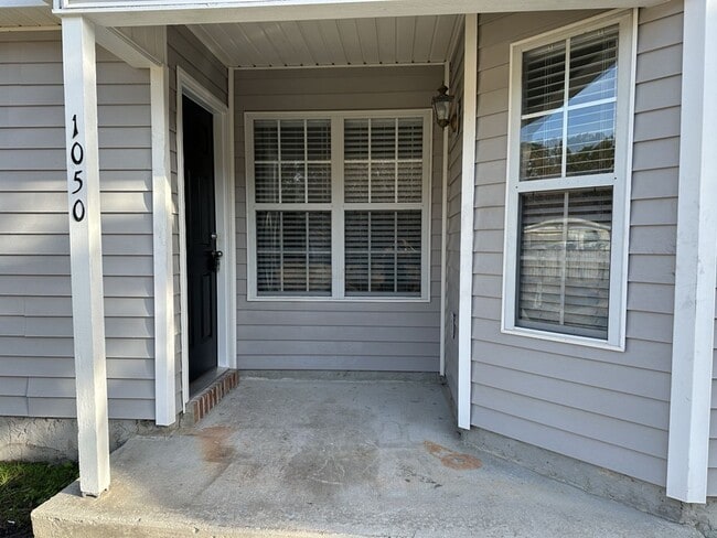 Photo - 1050 Rushing St