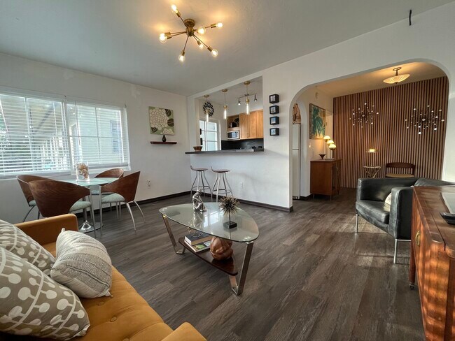 511 75th St Unit 1