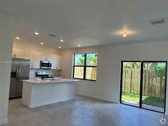 Building Photo - 9950 SW 231st Ln Rental