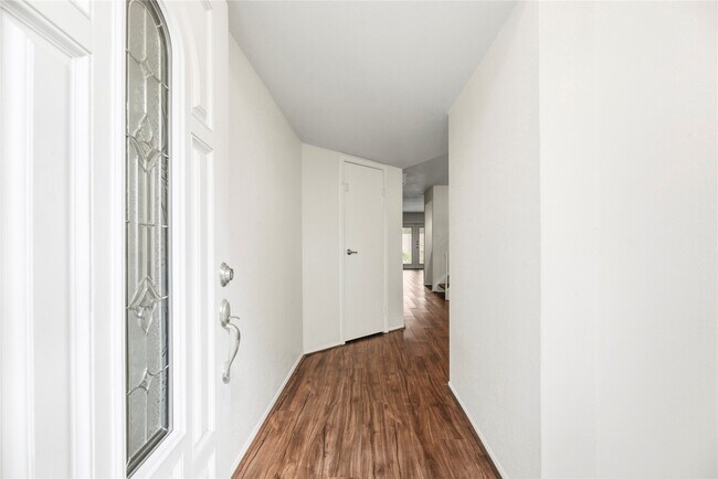Building Photo - 14515 Wunderlich Dr Unit 211