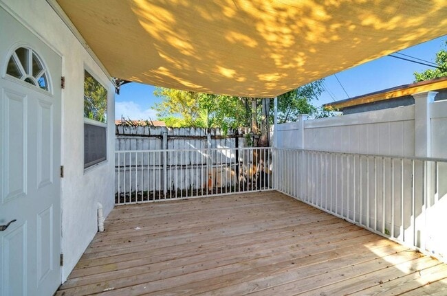 Photo - 7151 Taft St