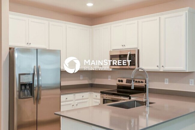 Photo - 3 Bedroom Pet-Friendly Home in Jacksonville, FL with Main Street Renewal