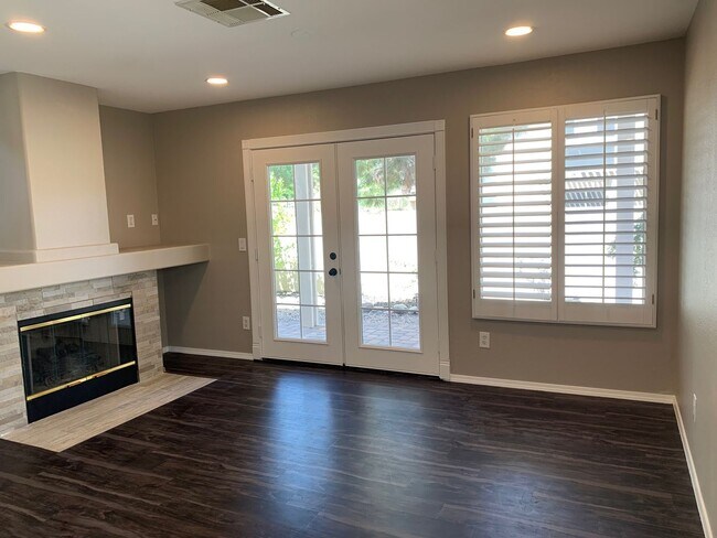 Photo - SHOWS LIKE A MODEL- IMMEDIATE MOVE-IN!!!