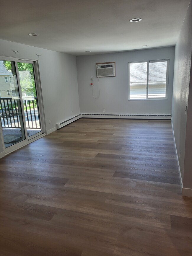 137-141 N Franklin St