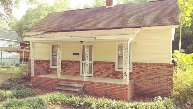 Building Photo - Cute Two Bedroom House in Cherryville for ...