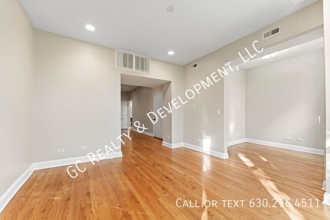 Photo - 1924 N Honore St Unidad 3F