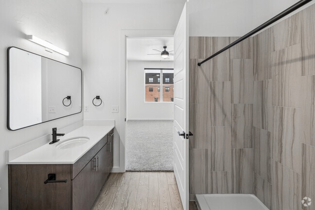 2E - 2BR, 2BA - 950SF - Primary Bathroom