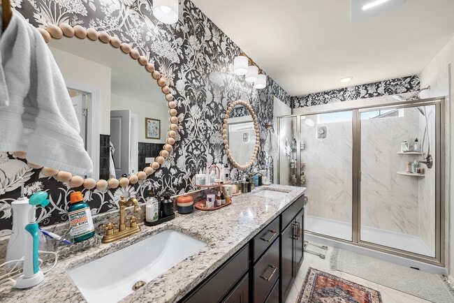 Photo - 3323 Lynn Rd