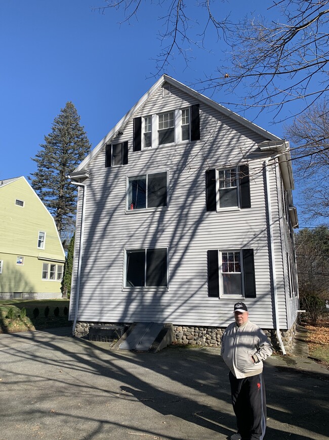 Building Photo - 468 Massasoit Rd Unit Second Floor