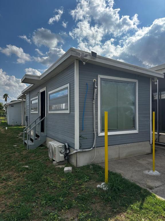 Building Photo - 300 S 1st St