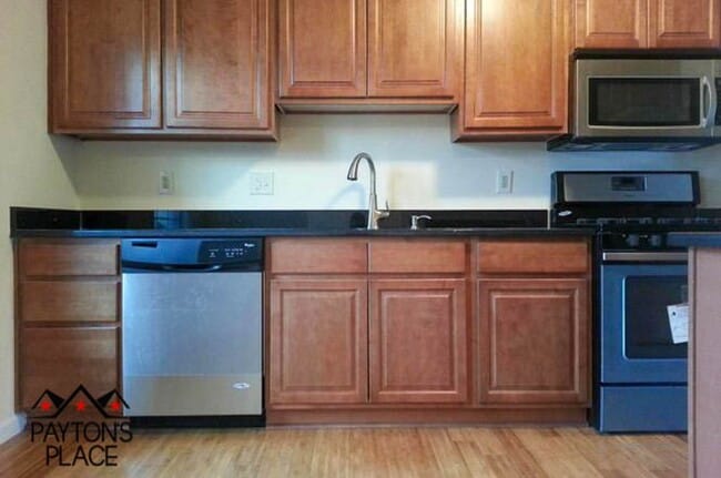 Photo - Spacious Townhome with 2 assigned parking ...