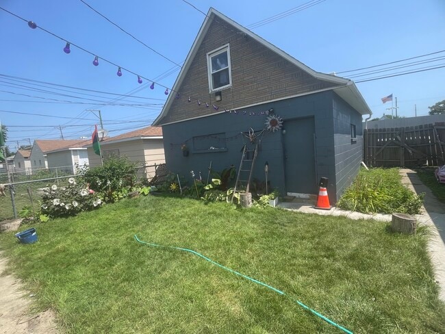 Photo - 7321 S Artesian Ave Unit Three Bedrooms