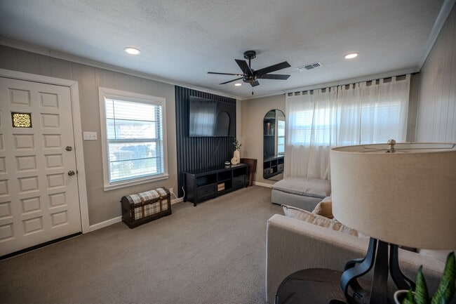 Photo - 505 Cypress Dr