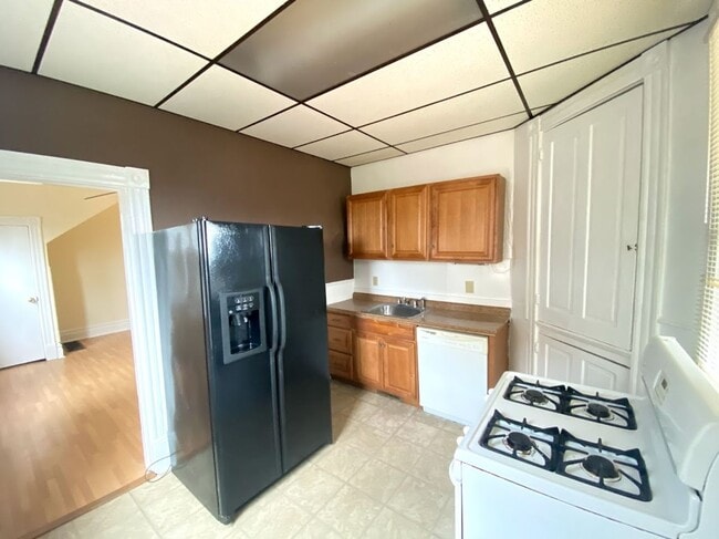 Photo - Newly Renovated 3 Bed, 1 Bath Unit in Pitcairn - Available January 10th!