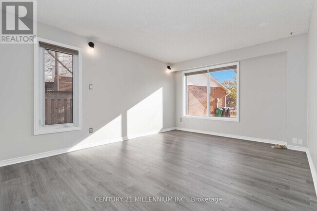 Photo - 53 Courtleigh Square