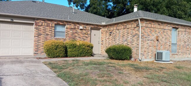 Photo - 3200 Foxboro Dr