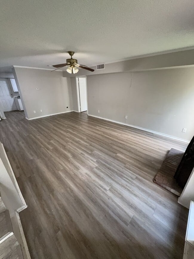 Photo - Spacious 3-bed/2-bath Townhome!
