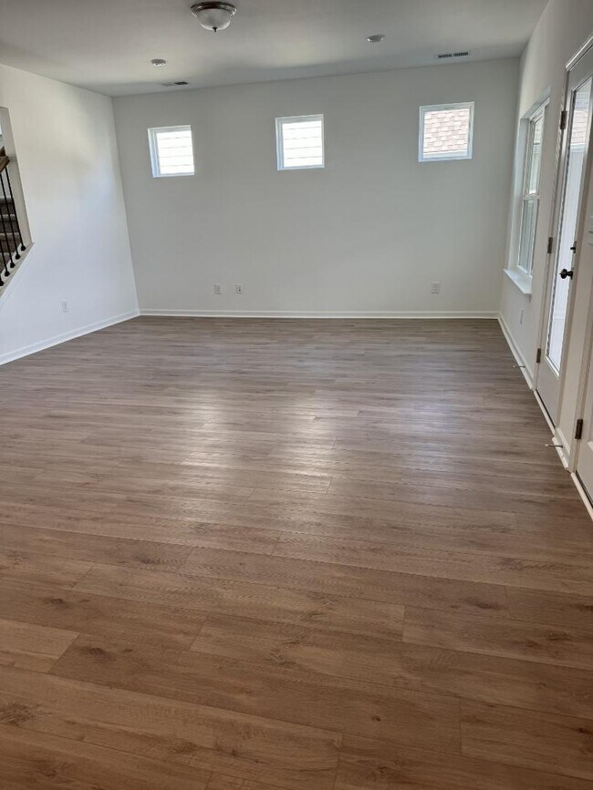 Photo - 329 Canonbury Dr