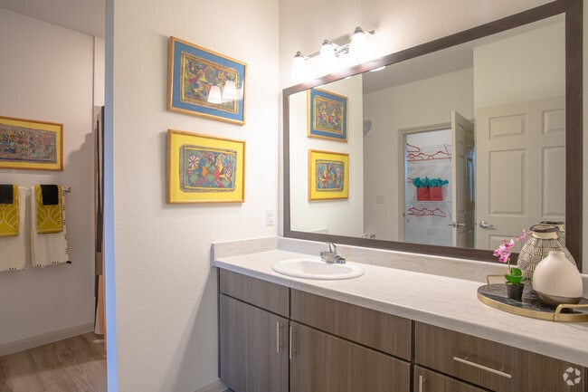 1 Br, Bathroom - Forest Pines Apartments