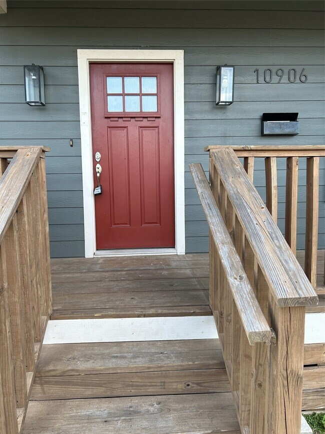 Photo - 10906 Southview St