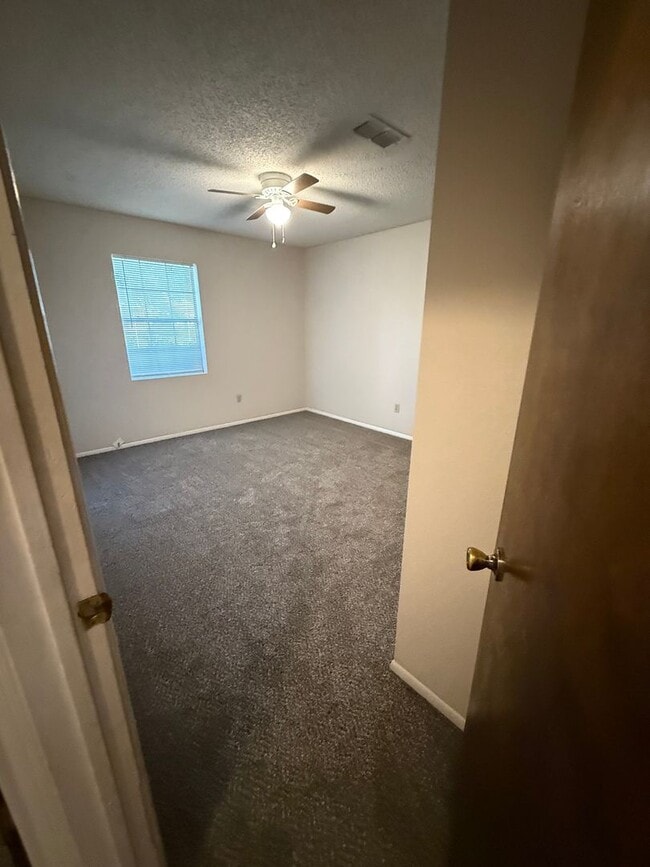 Photo - 404 N Nolan River Rd Unit B