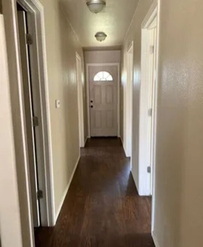 Photo - Beautiful 3/2/1 Available May 2026