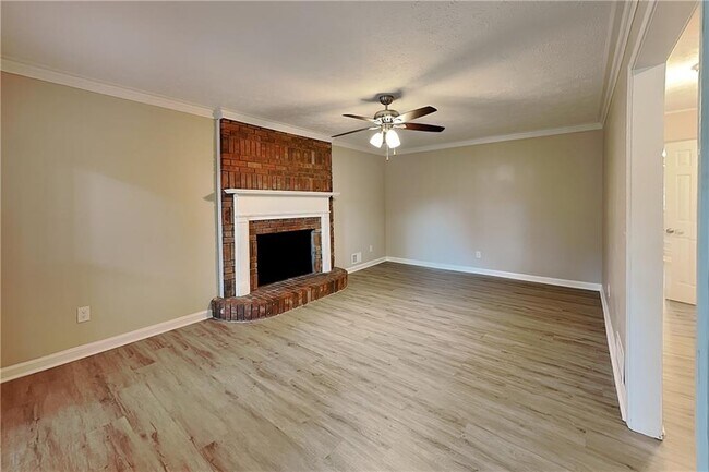 Photo - 2090 Moccasin Way