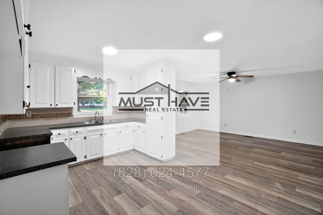 Photo - 1494 Carpenter St