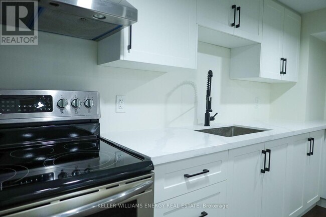 Photo - 704 Oshawa Blvd N