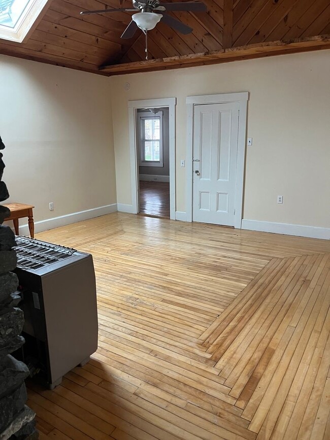 Photo - Sunny 2 Br / 1 BA Apartment in quiet area of Middleboro