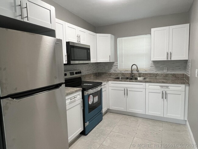Building Photo - 3990 Plum Tree Dr