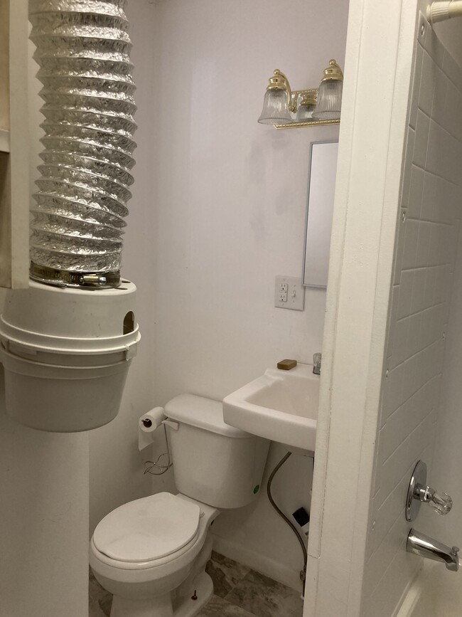 Building Photo - 84 Ashfield St Unit One Rental