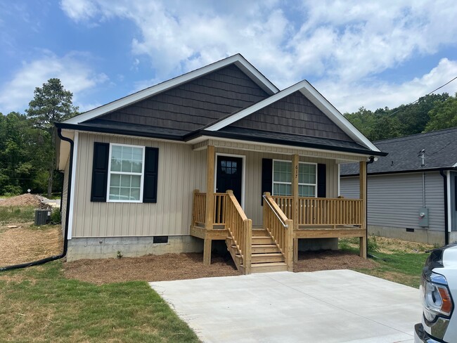 Building Photo - 619 Fondel Ln