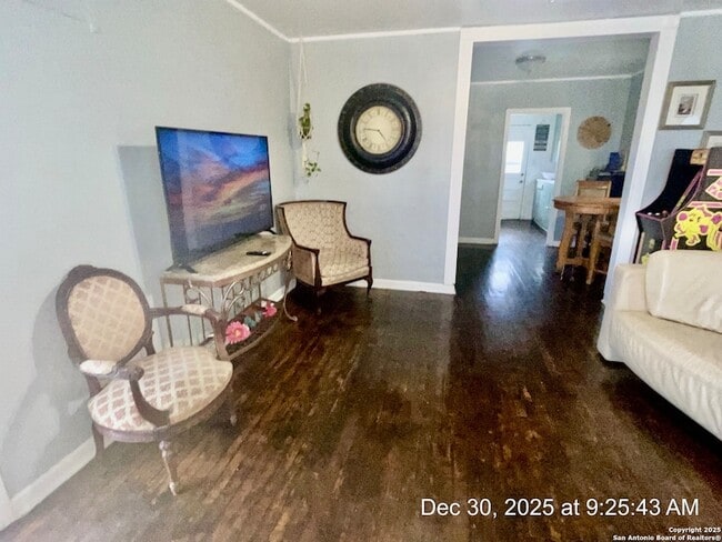 Photo - 1010 Gardina St