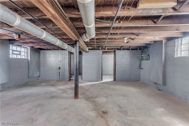 Building Photo - 10613 Sandusky Ave Unit B