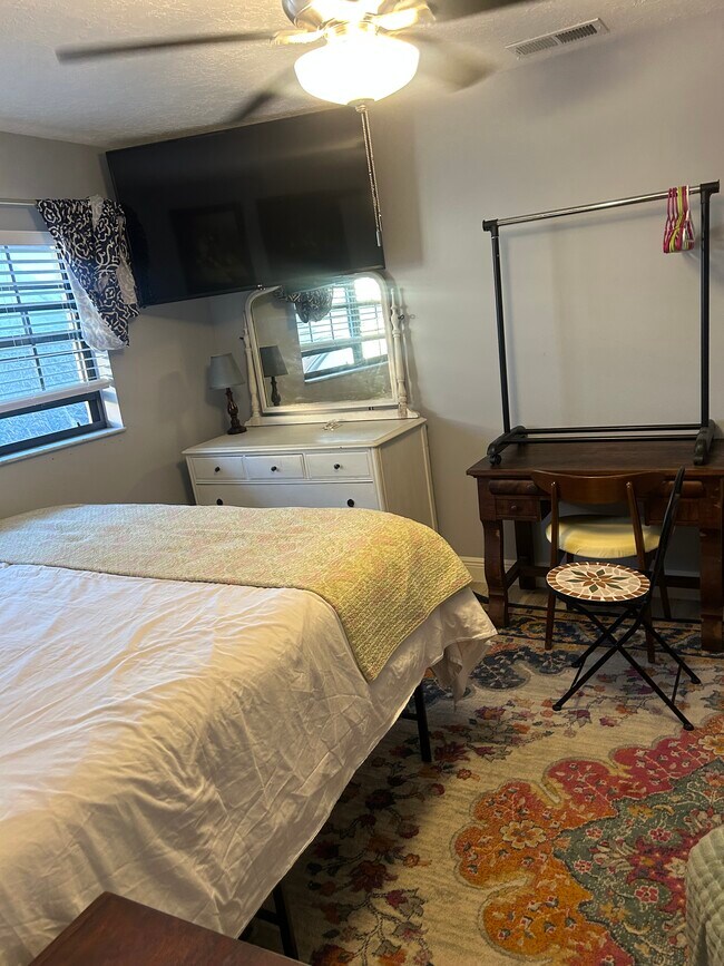 Building Photo - 5582 SE 42nd Ct