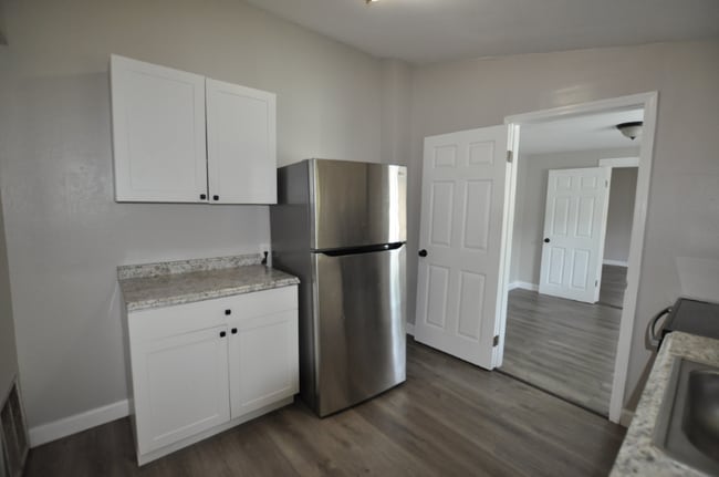 Photo - 914 23rd St W Unit A