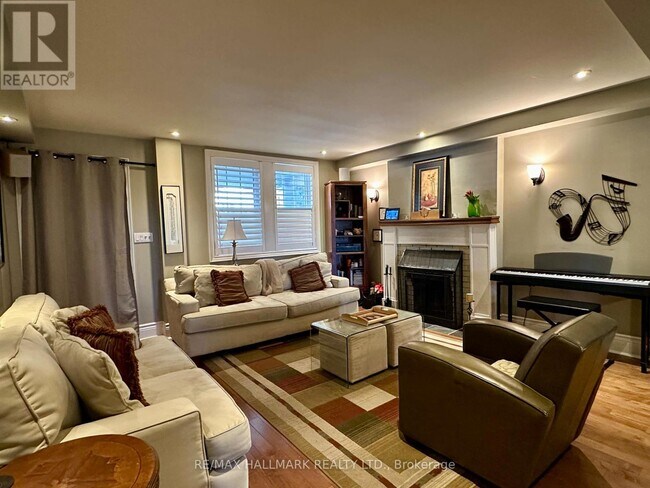 Photo - 145 Castlefield Ave