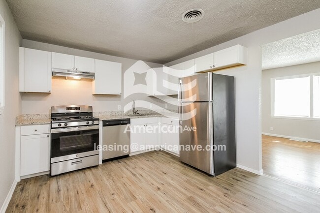 Photo - 875 E 53rd St N