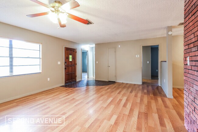 Photo - 8262 Norbert St