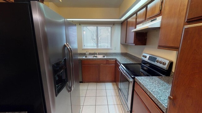 Photo - 702 Cassia St