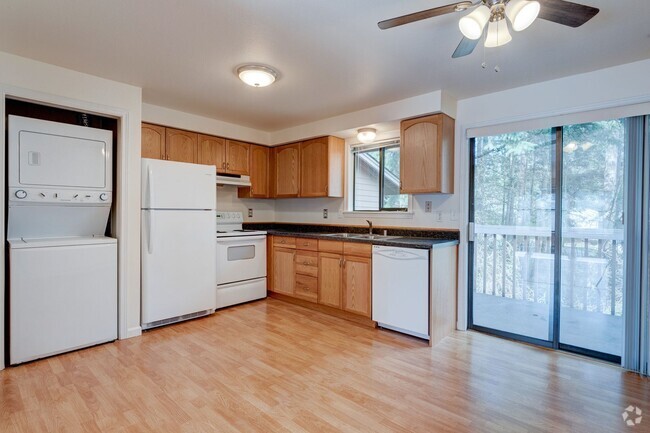 Building Photo - 2 Bed/1 Bath Condo