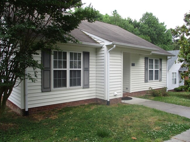 Building Photo - Cute one level house in High Point-