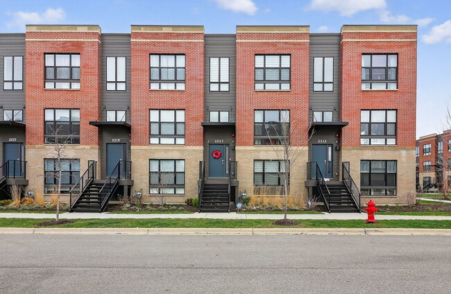 Building Photo - 2213 Venture Dr