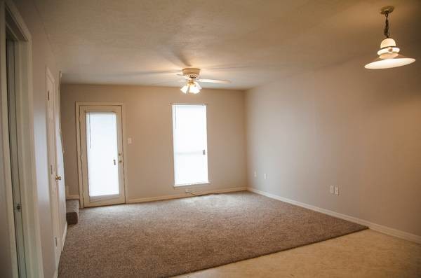 Photo - 127 Oakcrest Dr