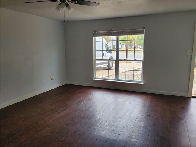 Photo - 807 Fernwood Cove