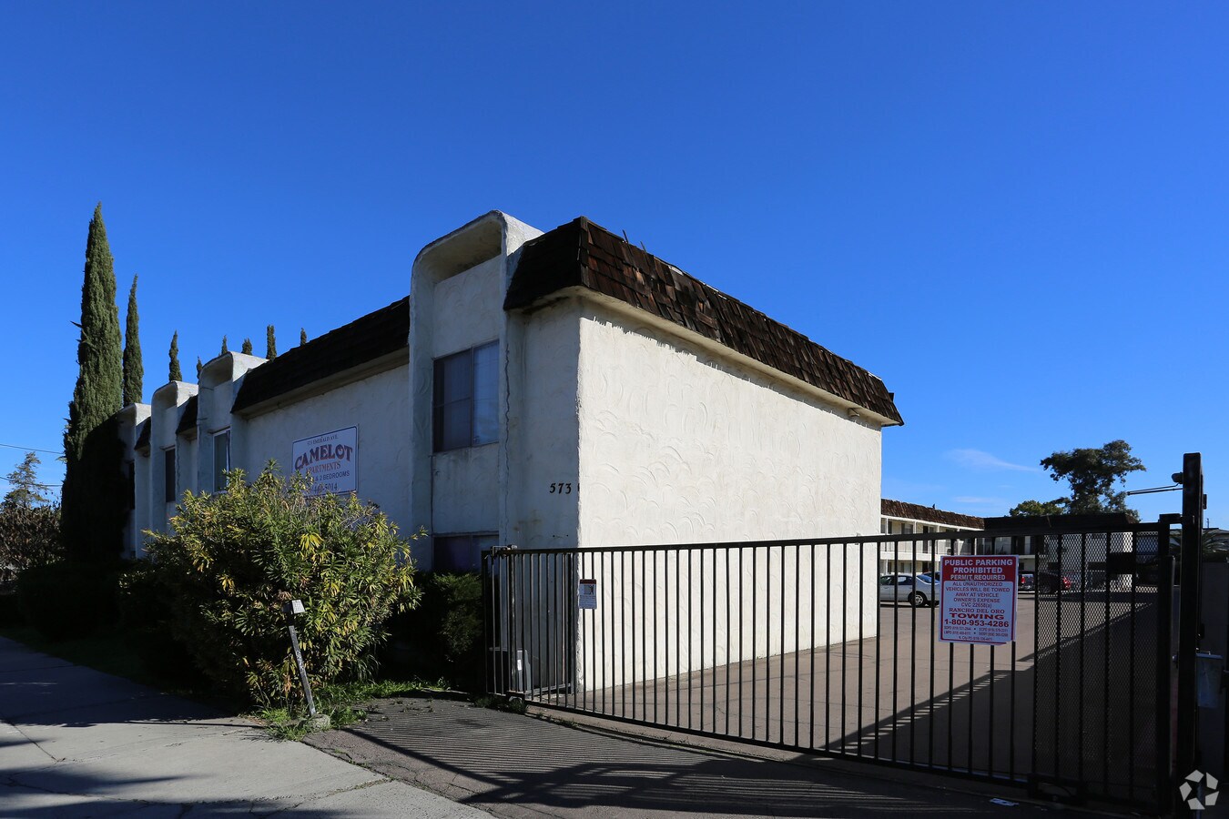 Camelot Apartments - Camelot Apartments